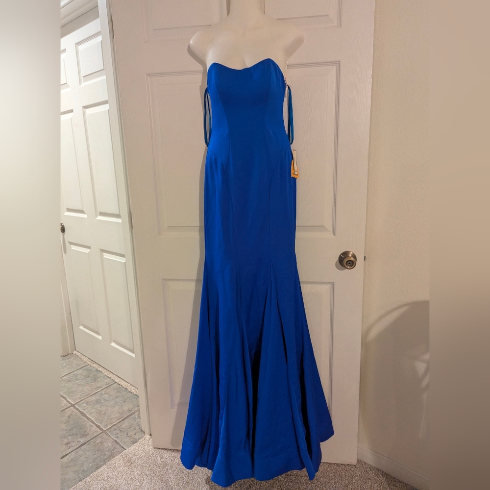 Elegant Blue Strapless Evening Gown Size 2